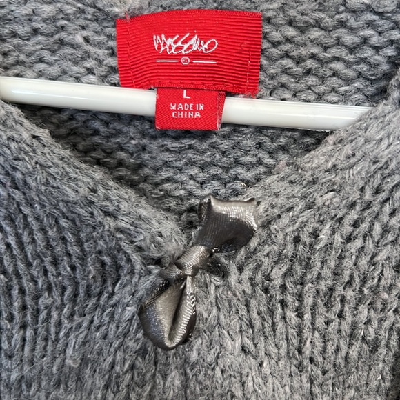 Sweater - Picture 4 of 5